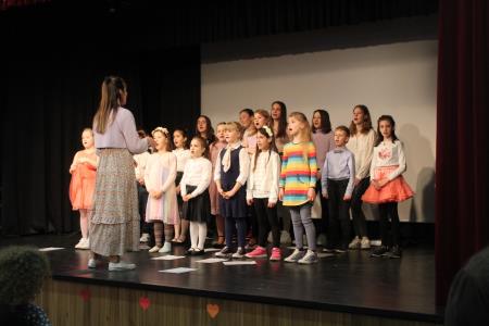 »Mamica je kakor zarja« (2)